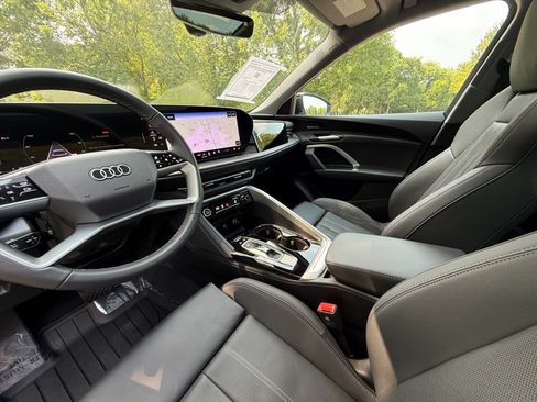 Used 2025 Audi Q5 Premium Plus AWD/4WD image 10