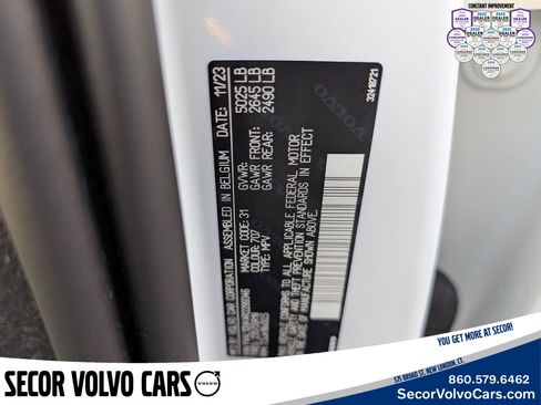 Used 2024 Volvo XC40 B5 Core image 30