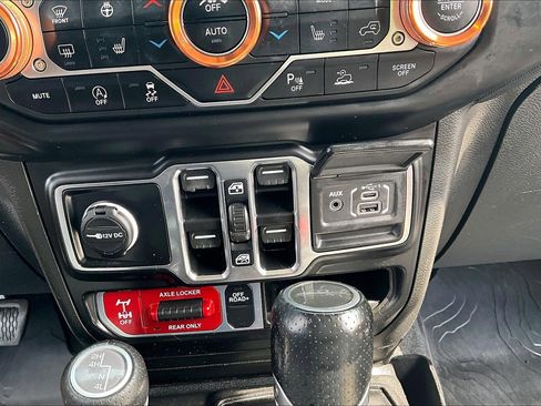 Used 2022 Jeep Gladiator Mojave w/ LED Lighting Group AWD/4WD image 17