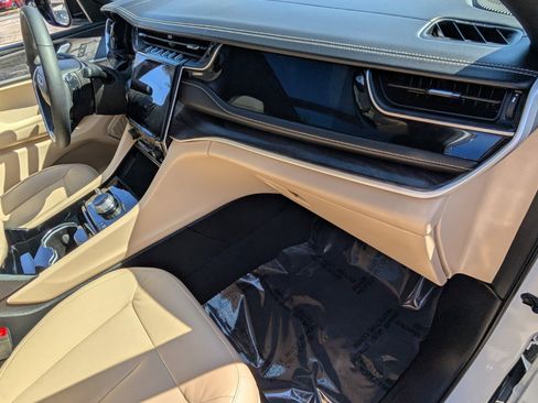 Used 2022 Jeep Grand Cherokee Limited 4xe image 20