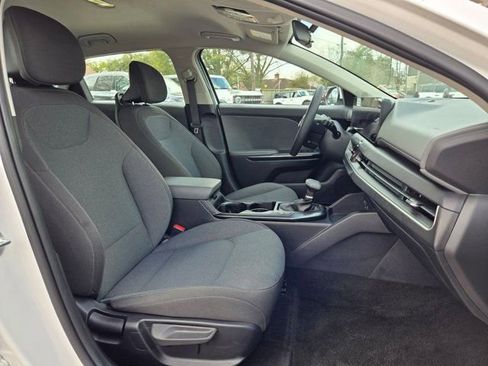 Used 2025 Kia K4 LXS image 29