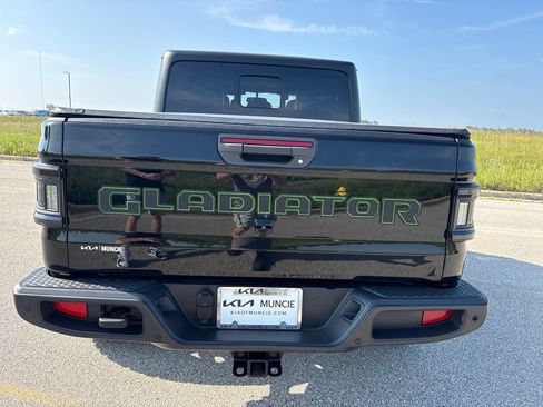 Used 2021 Jeep Gladiator Sport AWD/4WD image 11