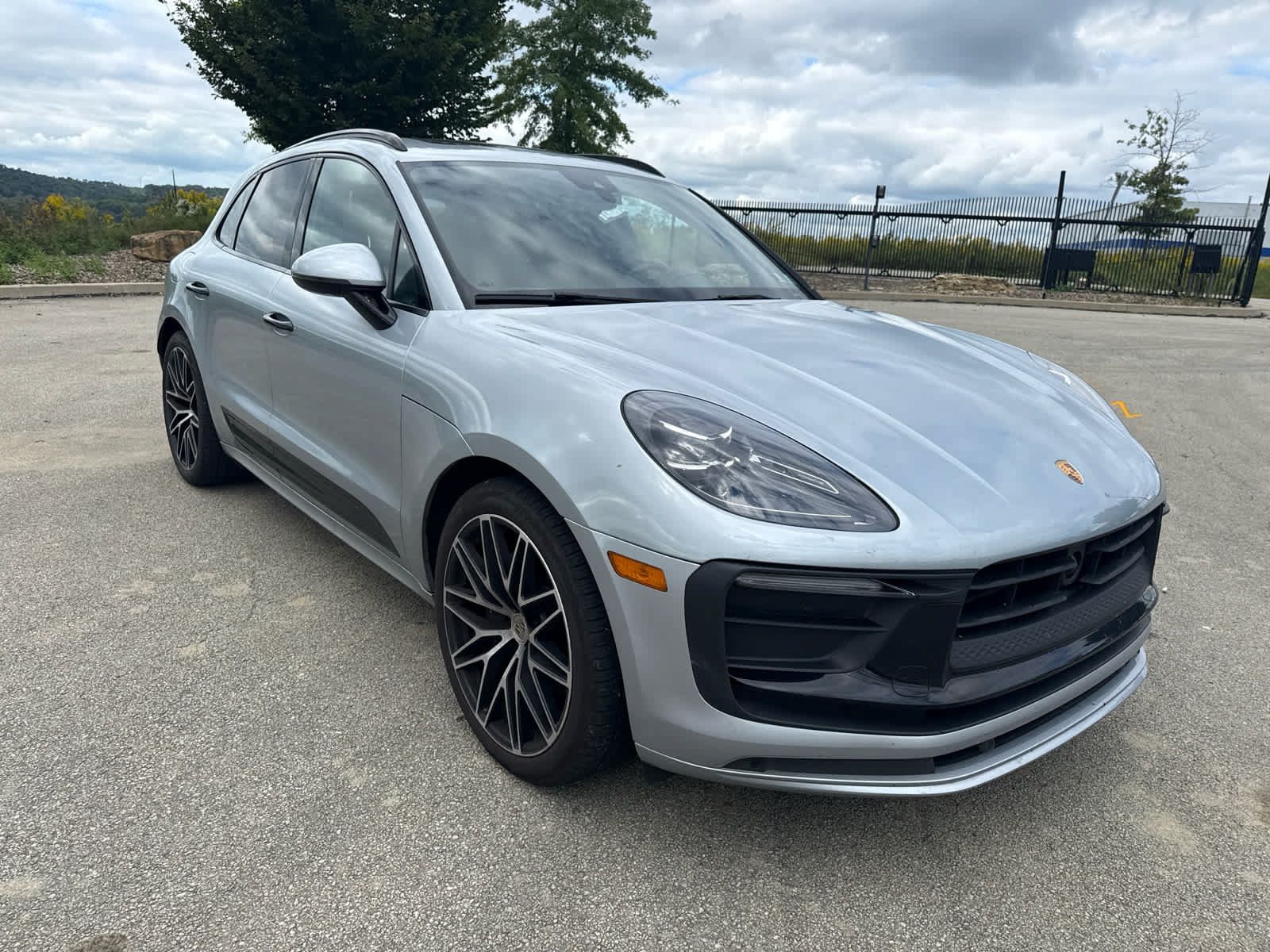 Used 2023 Porsche Macan AWD/4WD image 4