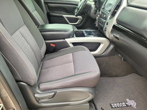 Used 2020 Nissan Titan SV w/ SV Convenience Package AWD/4WD image 10