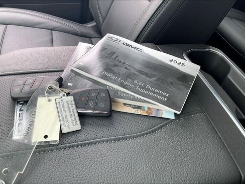 Used 2025 GMC Sierra 2500 Denali w/ Denali Reserve Package image 12