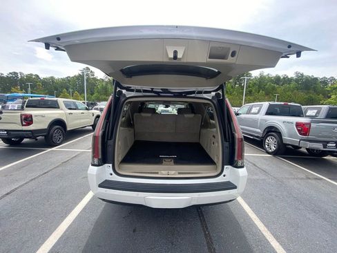 Used 2018 Cadillac Escalade ESV Luxury AWD/4WD image 28