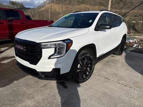 Used 2024 GMC Terrain SLE w/ Elevation Edition image 5