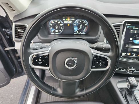 Used 2021 Volvo XC90 T5 Momentum w/ Climate Package image 19