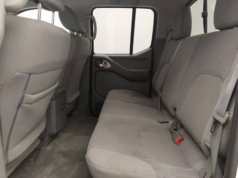 Used 2018 Nissan Frontier SV image 18