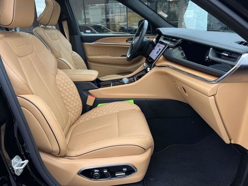 Certified 2024 Jeep Grand Cherokee Summit image 8