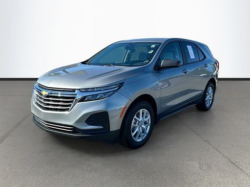 Used 2023 Chevrolet Equinox LS w/ LS Convenience Package image 3