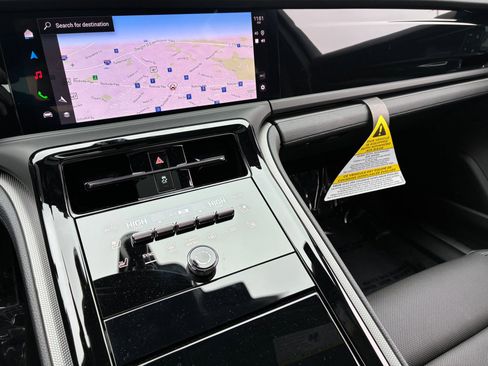 Certified 2025 Porsche Panamera image 28