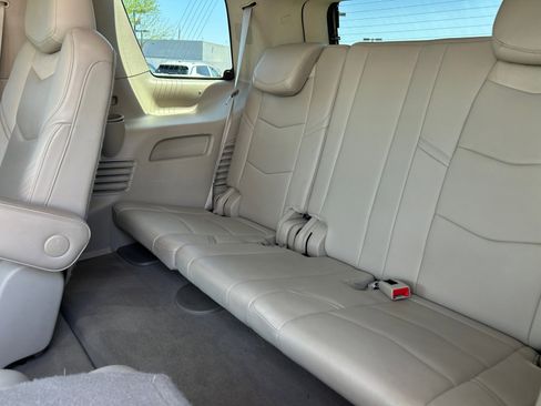Used 2020 Cadillac Escalade Luxury w/ LPO, Radiant Package AWD/4WD image 18