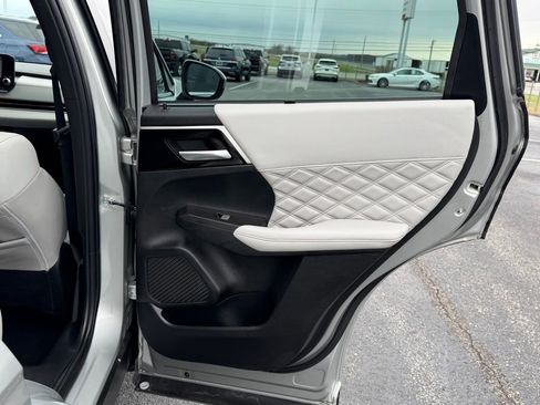 Used 2023 Mitsubishi Outlander SEL FWD image 20