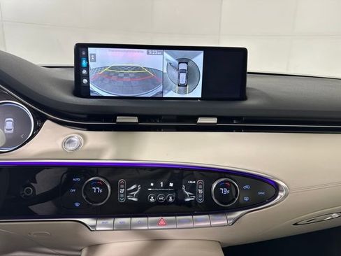 Used 2023 Genesis Electrified GV70 Advanced image 23