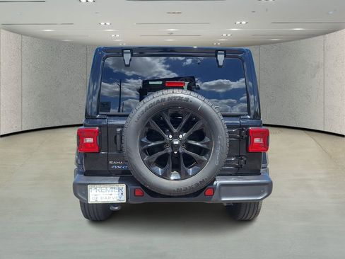Used 2025 Jeep Wrangler Unlimited Sahara w/ Safety Group AWD/4WD image 4