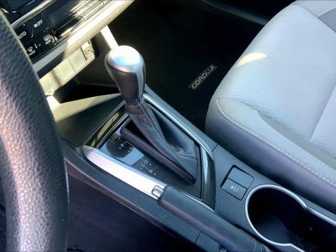 Used 2017 Toyota Corolla LE FWD image 15