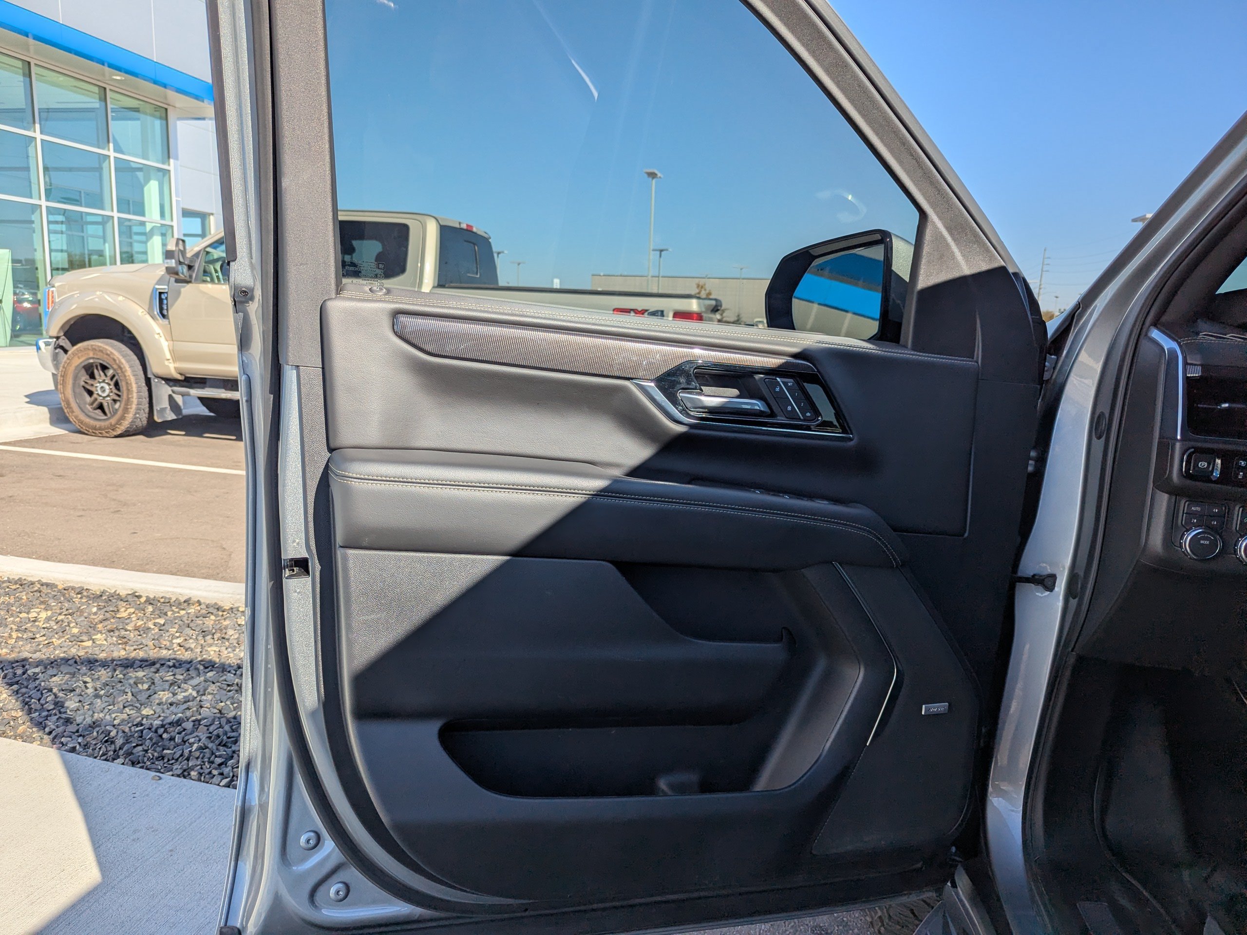 Used 2025 GMC Yukon Elevation AWD/4WD image 10