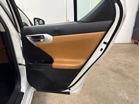 Used 2013 Lexus CT 200h FWD image 22