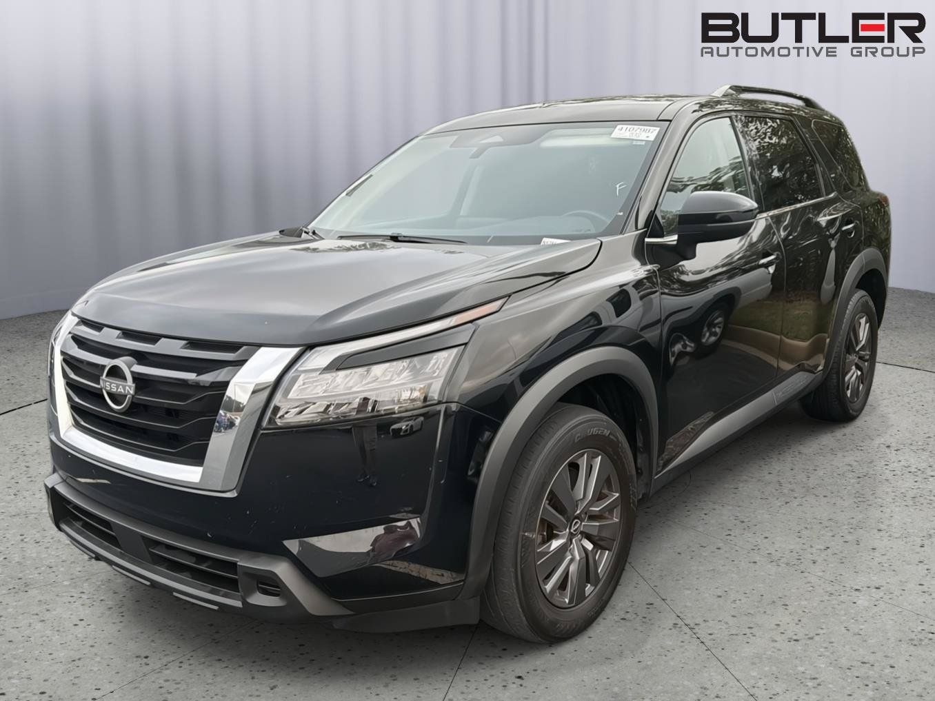 Used 2025 Nissan Pathfinder SV FWD image 1