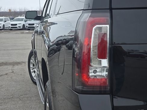 Used 2017 GMC Yukon XL SLT w/ Open Road Package image 12
