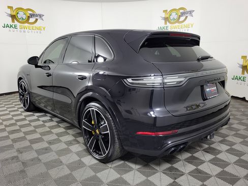 Used 2022 Porsche Cayenne Turbo S image 5