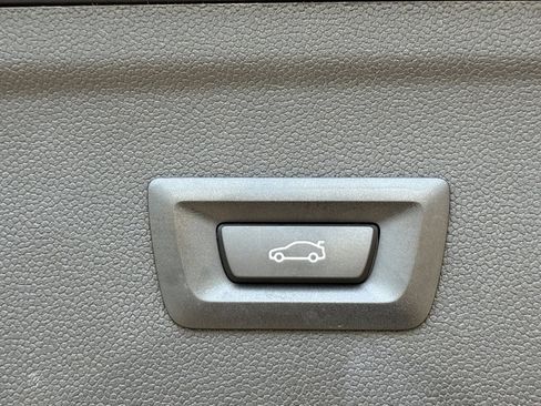 Used 2025 BMW iX xDrive50 w/ Sport Package image 16