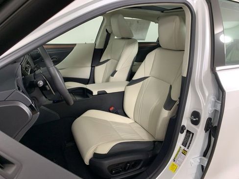 Used 2025 Lexus ES 350 Ultra Luxury w/ Accessory Package (Z2) image 31