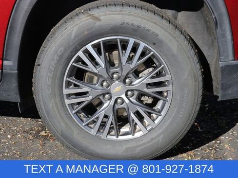 Used 2025 Chevrolet Traverse LT AWD/4WD image 9