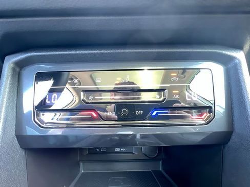 Certified 2022 Volkswagen Tiguan SE w/ Panoramic Sunroof Package image 18