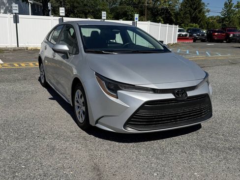 Used 2023 Toyota Corolla LE FWD image 4