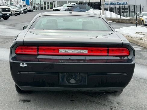Used 2009 Dodge Challenger SE image 4
