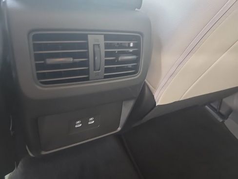 Used 2025 Nissan Rogue SL image 27