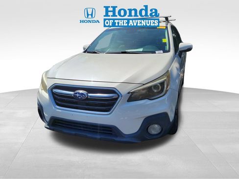 Used 2018 Subaru Outback 2.5i Touring w/ Popular Package #3 AWD/4WD image 4