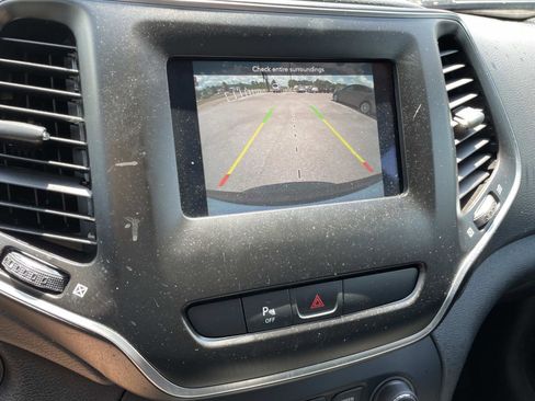 Used 2019 Jeep Cherokee Latitude Plus AWD/4WD image 22