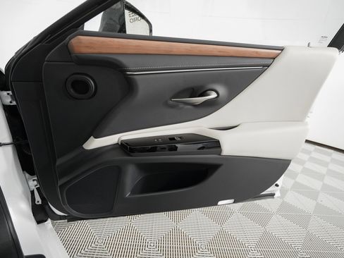 New 2025 Lexus ES 350 w/ Premium Package image 18