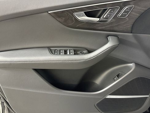 Used 2023 Audi Q8 Prestige w/ Prestige Package image 21