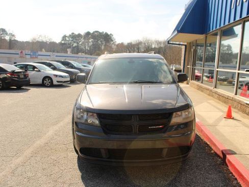 Used 2020 Dodge Journey SE w/ SE Popular Equipment Group image 2
