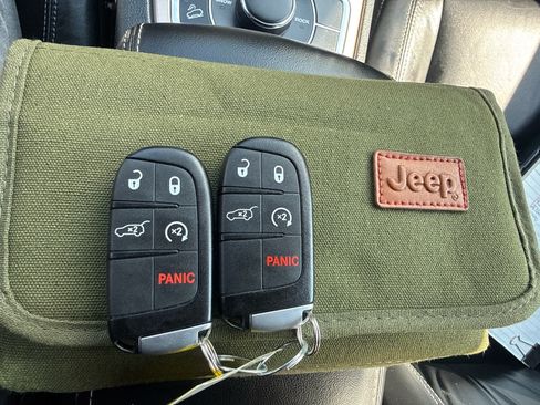 Used 2015 Jeep Grand Cherokee Limited AWD/4WD image 27