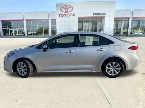 Used 2025 Toyota Corolla LE FWD image 2