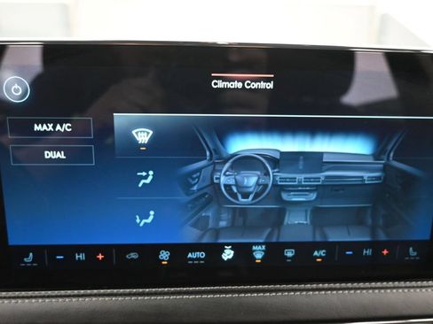 Used 2025 Lincoln Corsair AWD image 9
