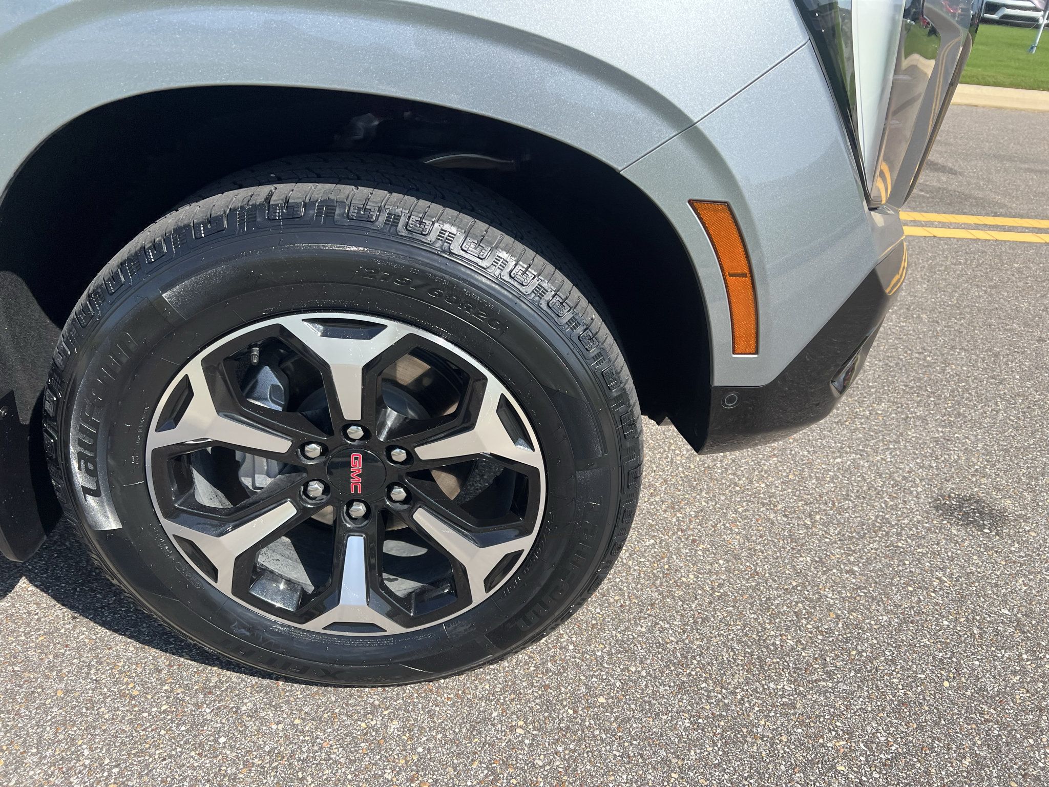 Used 2025 GMC Yukon AT4 w/ LPO, Get Active Package AWD/4WD image 12