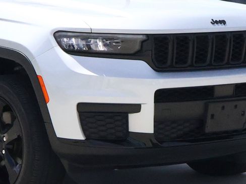 Used 2024 Jeep Grand Cherokee L Altitude AWD/4WD image 7