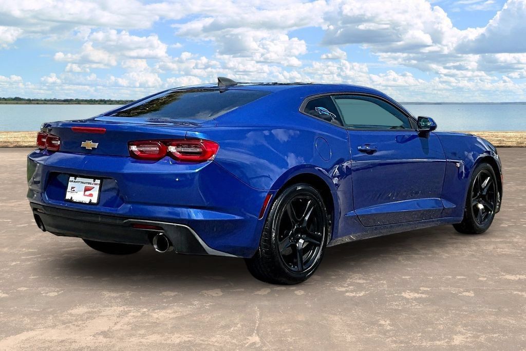 Used 2020 Chevrolet Camaro LT RWD image 4