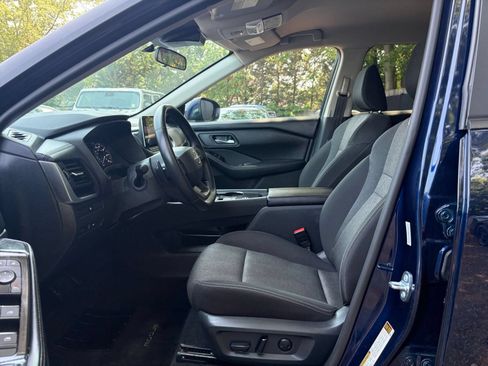 Used 2025 Nissan Rogue SV FWD image 24