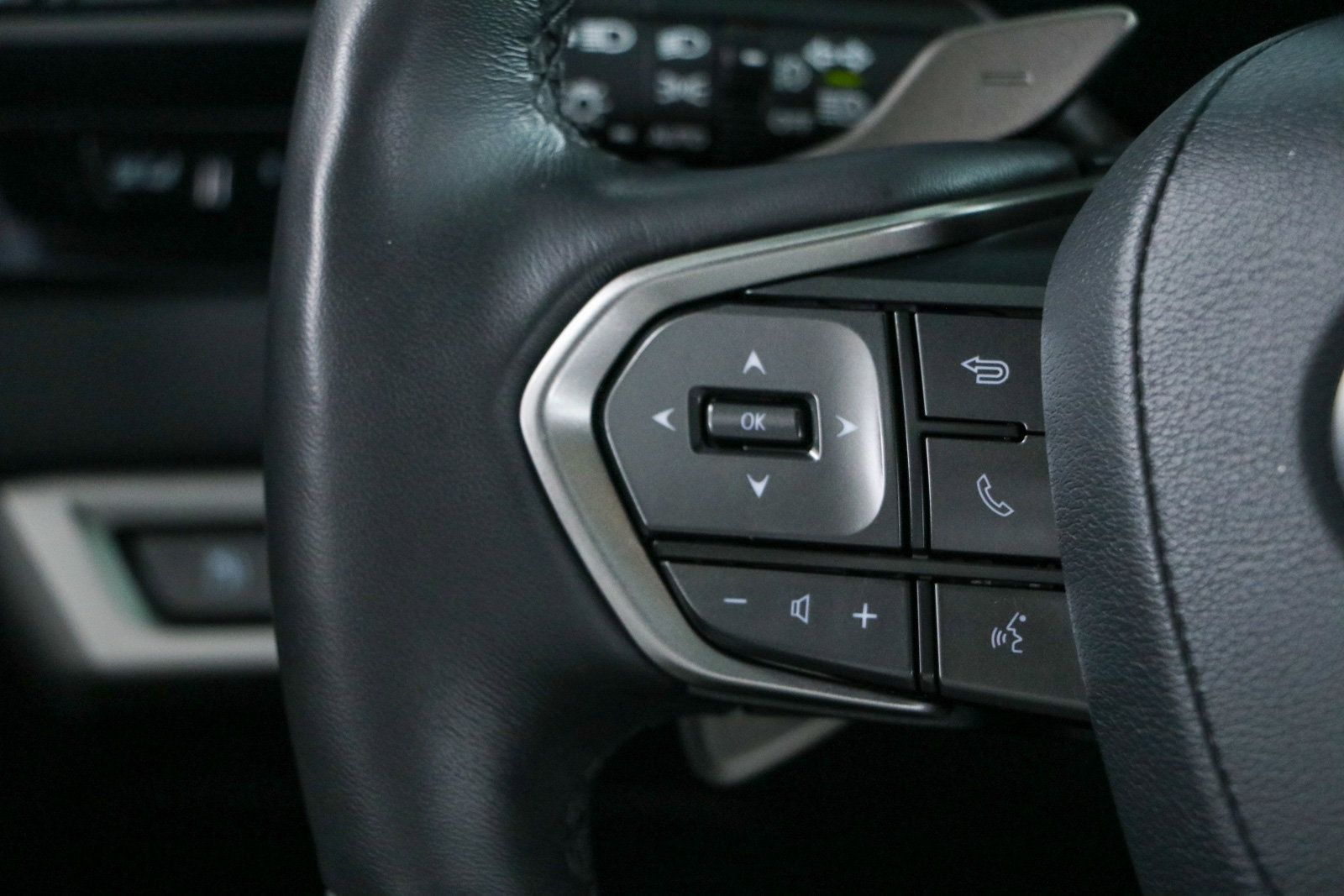 Used 2025 Lexus RX 350 Premium w/ Convenience Package FWD image 13
