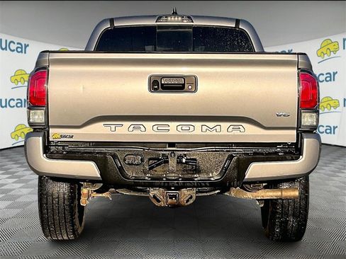 Used 2020 Toyota Tacoma TRD Sport image 5