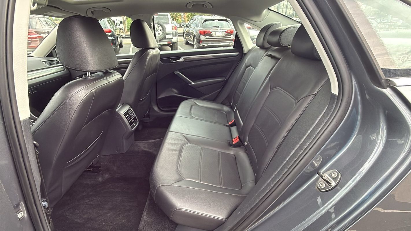 Used 2018 Volkswagen Passat 2.0T SE FWD image 12