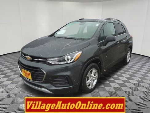 Used 2017 Chevrolet Trax LT w/ LT Convenience Package image 1