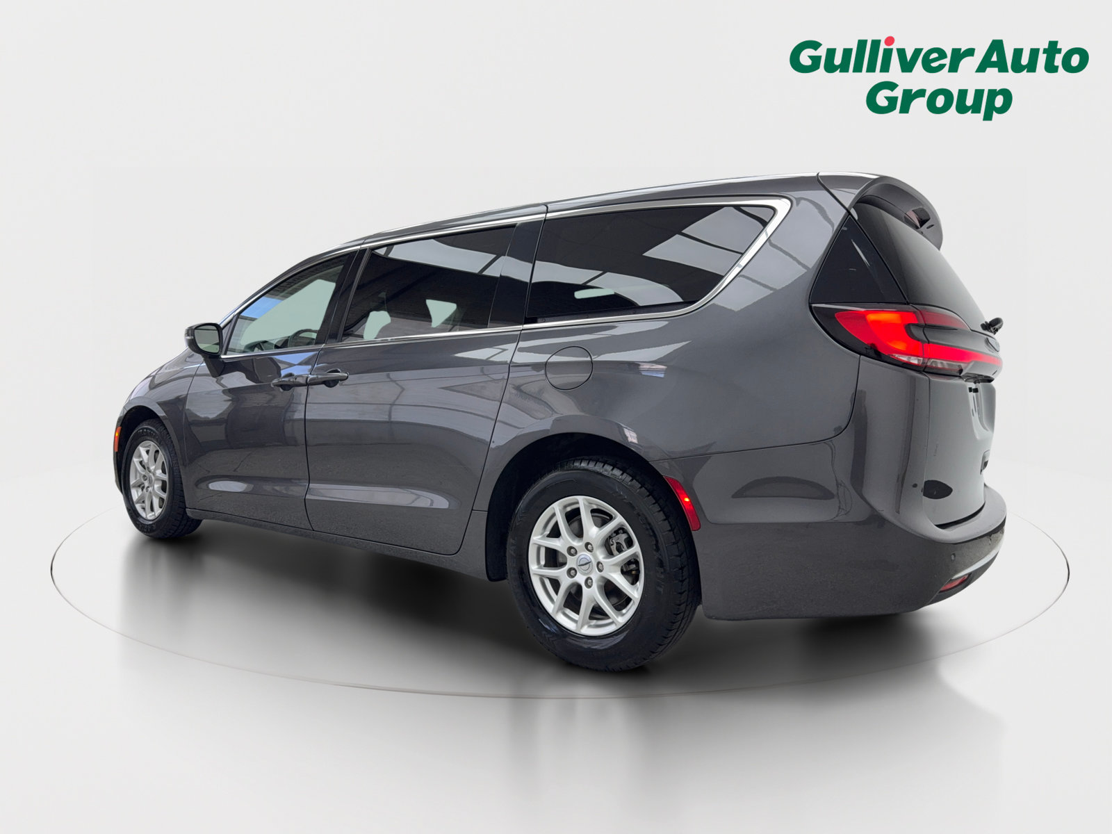 Used 2023 Chrysler Pacifica Touring-L FWD image 4